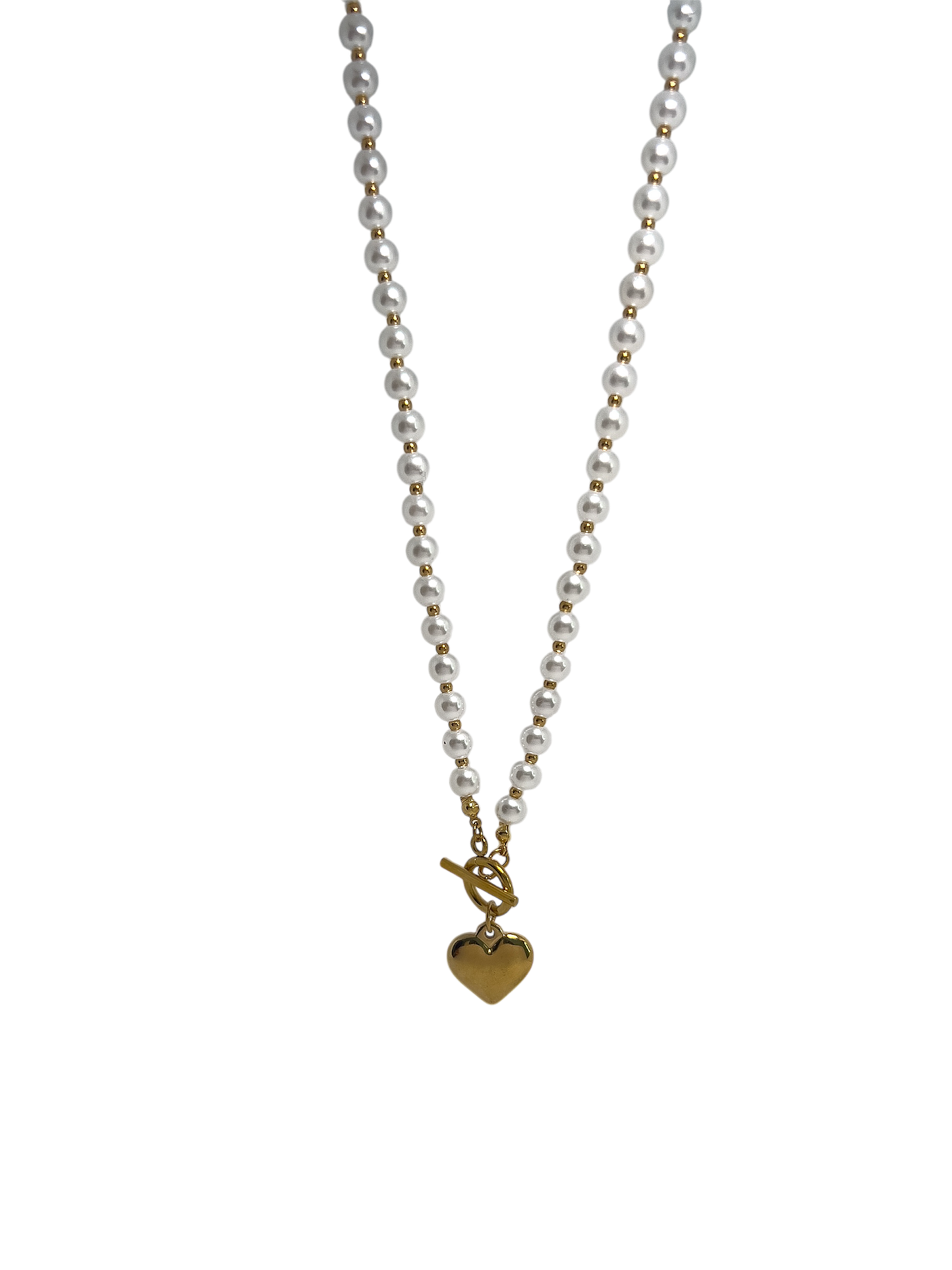 Collar de perlas y corazón