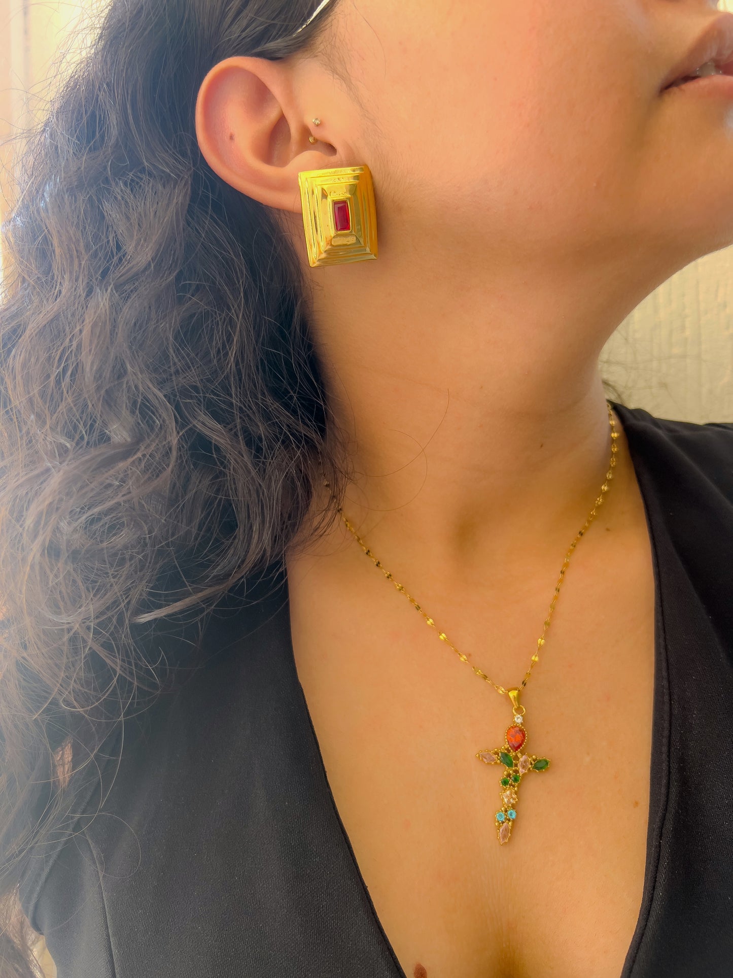 Aretes rectángulo rojo