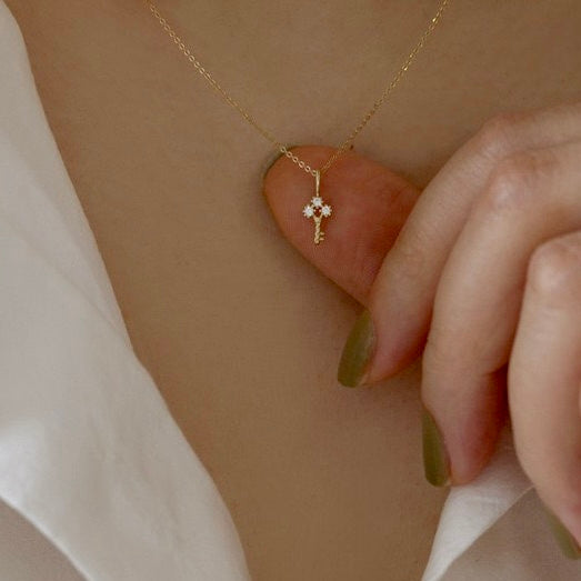 Collar de llave con zirconias