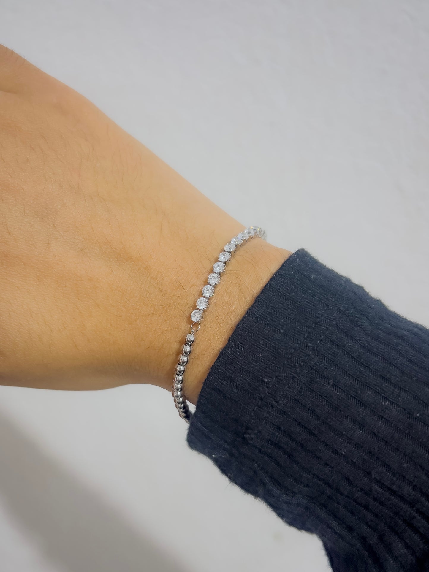 Pulsera mitad zirconias y cuencas
