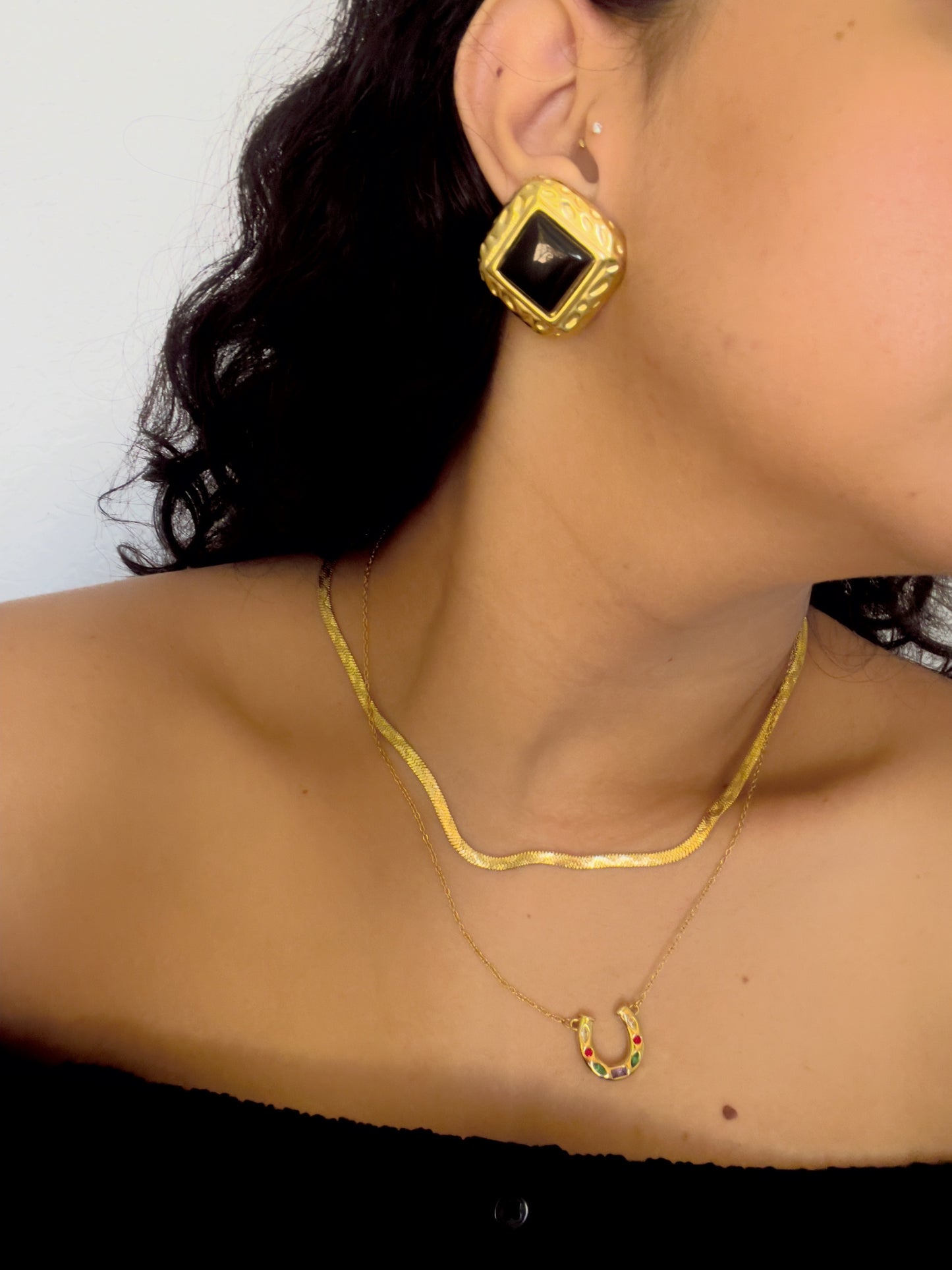 Aretes cuadro negro