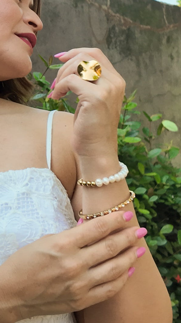 Pulsera de cuencas con perlas