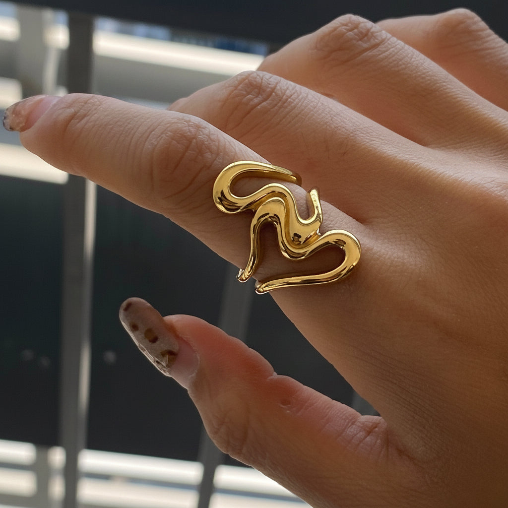 Anillo corazones ondeados