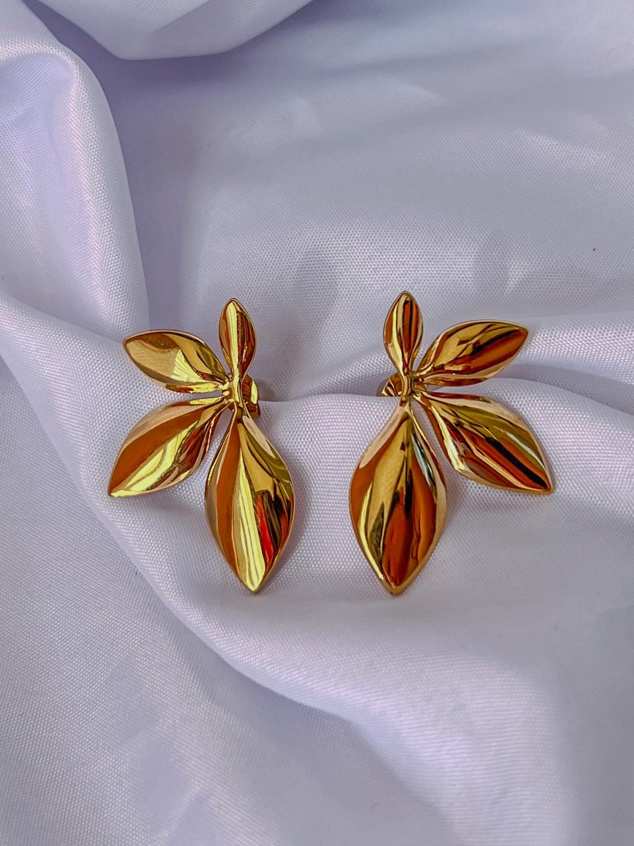 Aretes pétalos alargados