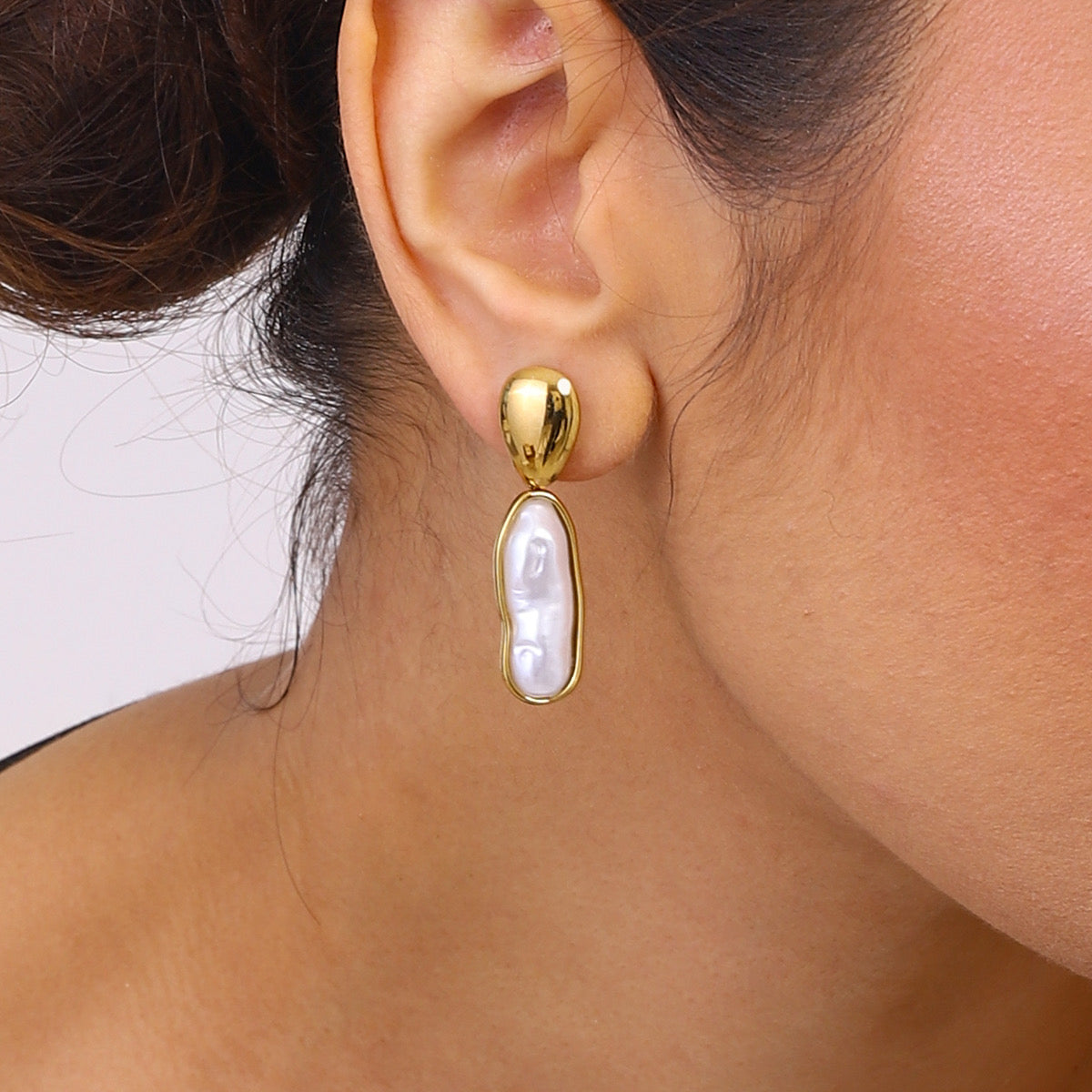 Aretes largos de perlas