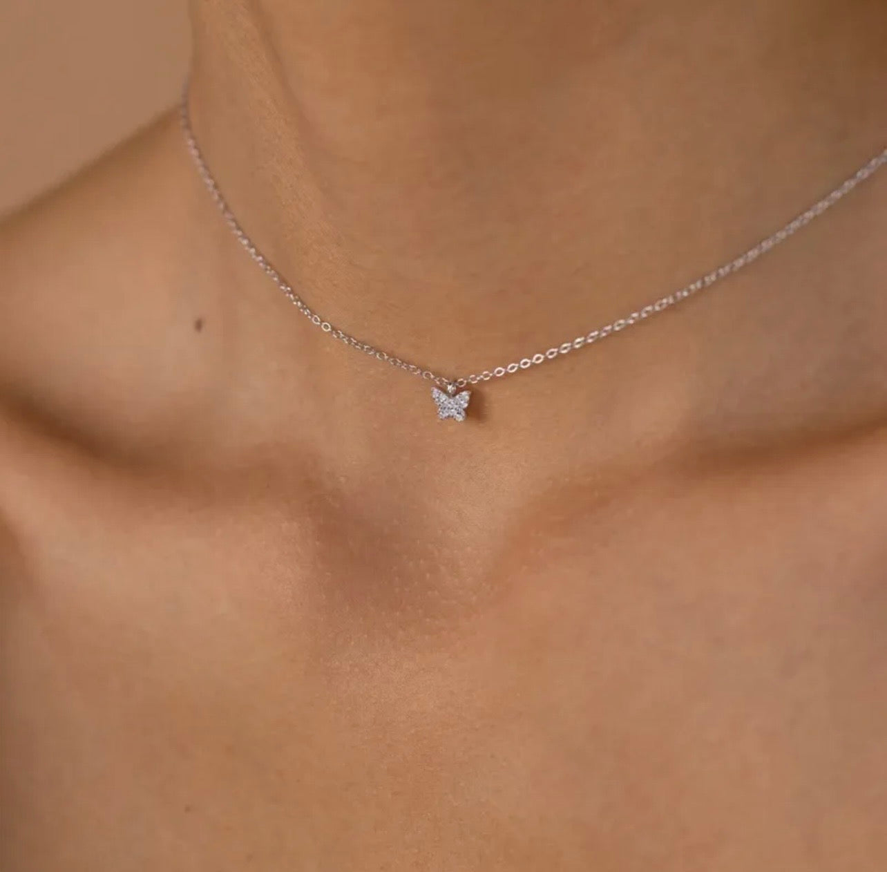 Collar mariposa de zirconias