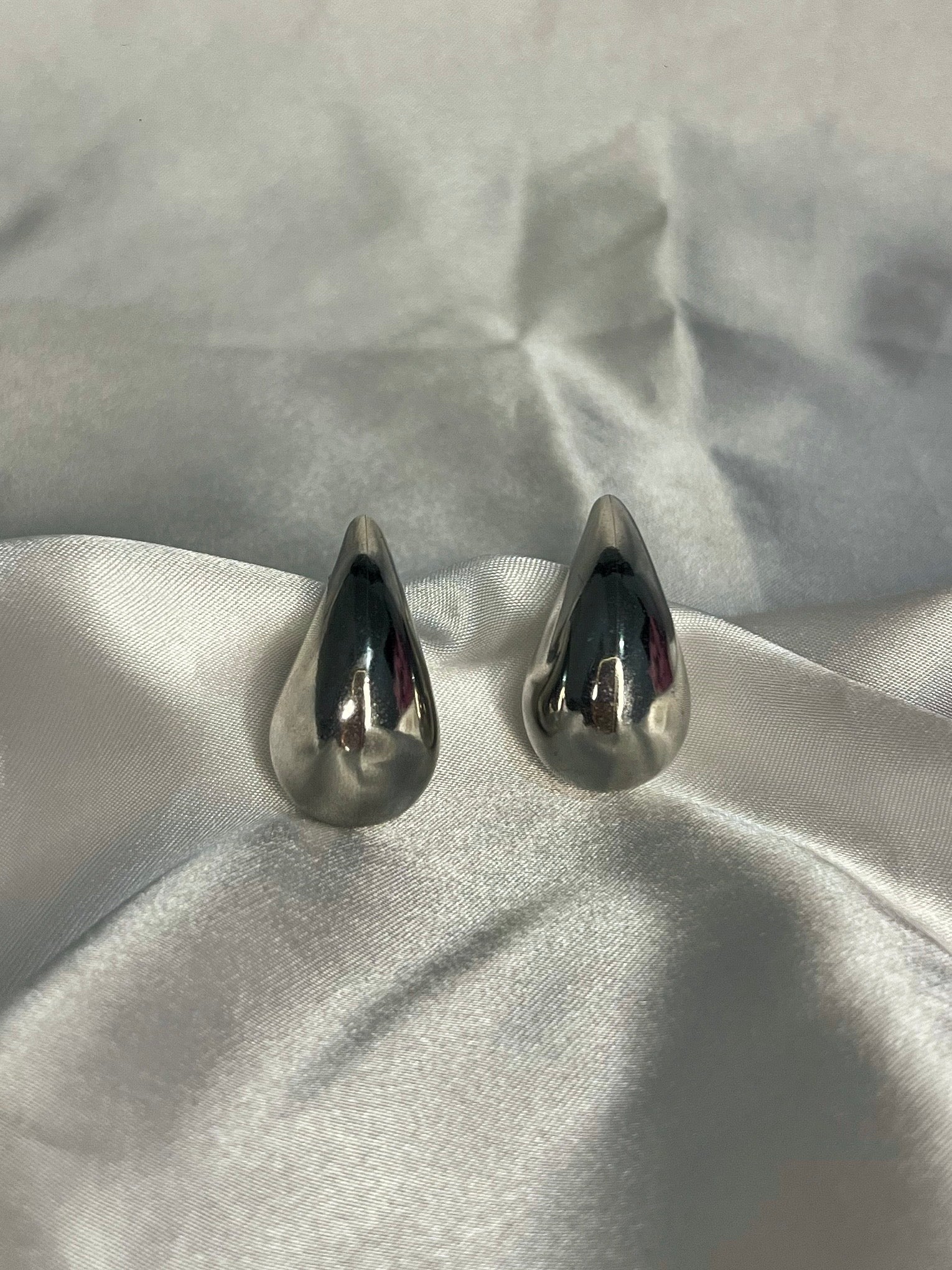 Aretes de gota A-Iuvenis Store